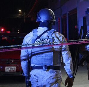 Un carnicero fue asesinado tras resistirse a un asalto en Puebla. La FGE investiga si hubo extorsión. Vecinos exigen mayor seguridad en comercios.