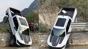 Camioneta vuelca en Montemorelos, Nuevo León
