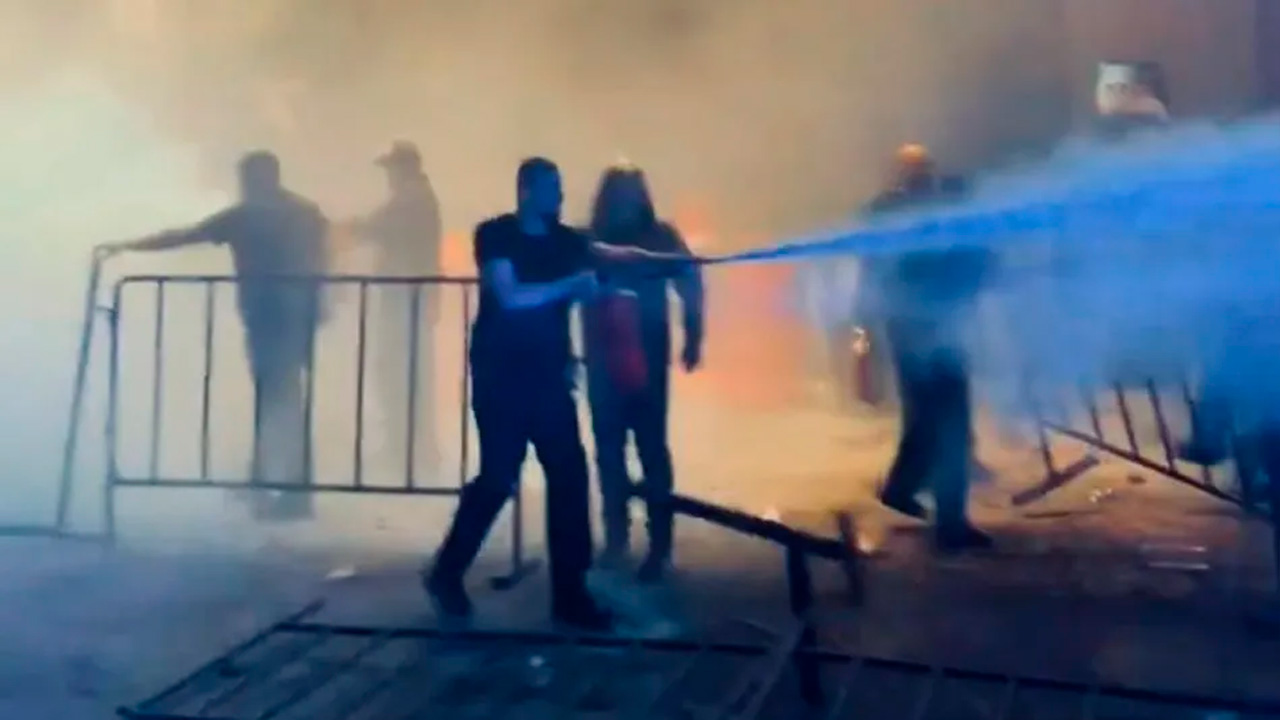 El festival Bandemia fue cancelado debido a la sobreventa de boletos, lo que desató disturbios a las afueras del recinto en Naucalpan, Estado de México.