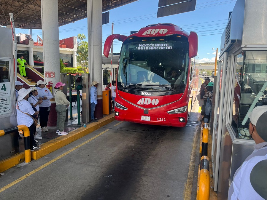 Los manifestantes tomaron el control de casetas como la ubicada en la supercarretera Cuacnopalan-Oaxaca, dejando entrar y salir gratis a conductores. Los manifestantes tomaron el control de casetas como la ubicada en la supercarretera Cuacnopalan-Oaxaca, dejando entrar y salir gratis a conductores.