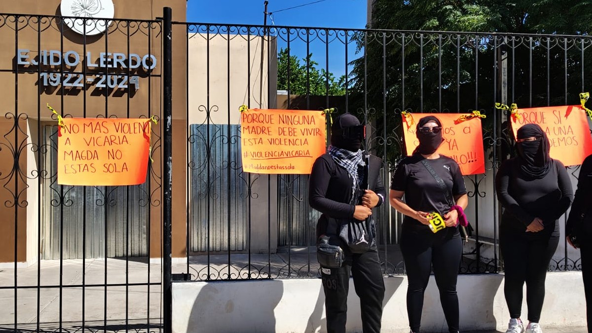 María Magdalena se manifestó frente al edificio Ejido Lerdo junto a colectivo feminista para exigir que le regresen a su hijo y denunciar a su ex pareja.