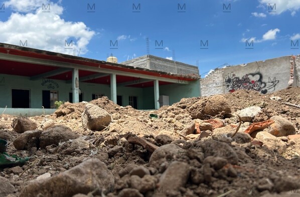 En la fosa clandestina localizada en la comunidad La Calera en el municipio de Irapuato suman ya al menos 60 cuerpos exhumados.