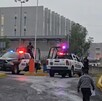 Un hombre con una herida de bala y una sonda médica fue abandonado por varios sujetos en el acceso al hospital de Montemorelos