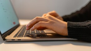 Montar una tienda online es uno de los primeros pasos para emprender en el mundo digital, pero tan importante como el diseño o el catálogo de productos es elegi