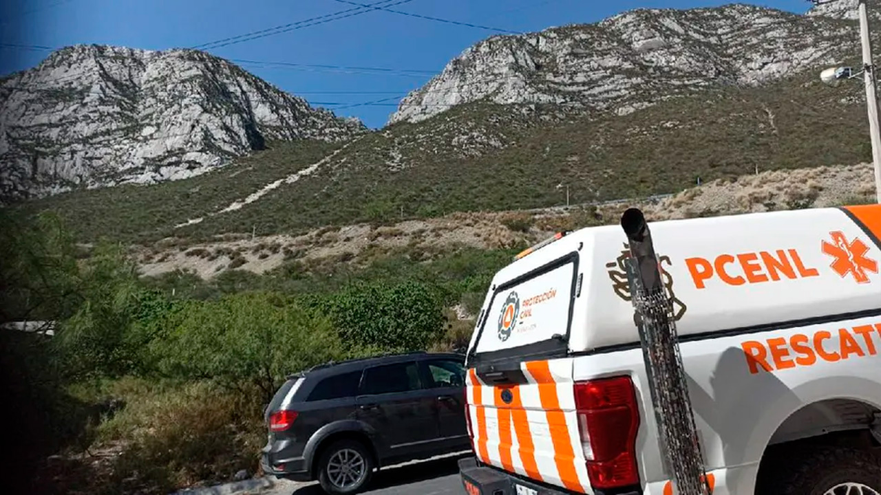 Un joven de 18 años murió tras caer desde una altura aproximada de 30 metros mientras realizaba senderismo en Santa Catarina, NL.