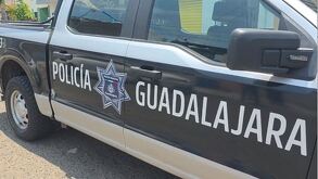 Fiesta de mariachi en Guadalajara termina en tragedia con un músico muerto, otro herido y pertenencias robadas; autoridades investigan el suceso.