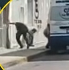 Una mujer fue detenida en la zona luego de no poder continuar en su carrera, mientras que la autoridad ya busca al hombre que sería su presunto cómplice. Una mujer fue detenida en la zona luego de no poder continuar en su carrera, mientras que la autoridad ya busca al hombre que sería su presunto cómplice.