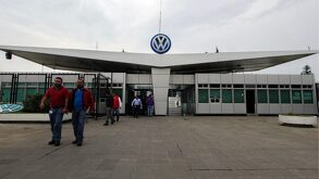 Volkswagen Puebla reanudó operaciones tras su pausa anual. Sindicato exige un 14% de aumento salarial; negociación definirá si se evita huelga del 18 de agosto