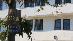 Jueces, magistrados y funcionarios se encuentran al servicio del Cártel, creando juicios fachadas o documentos apócrifos que ayuden al arrebato de viviendas.