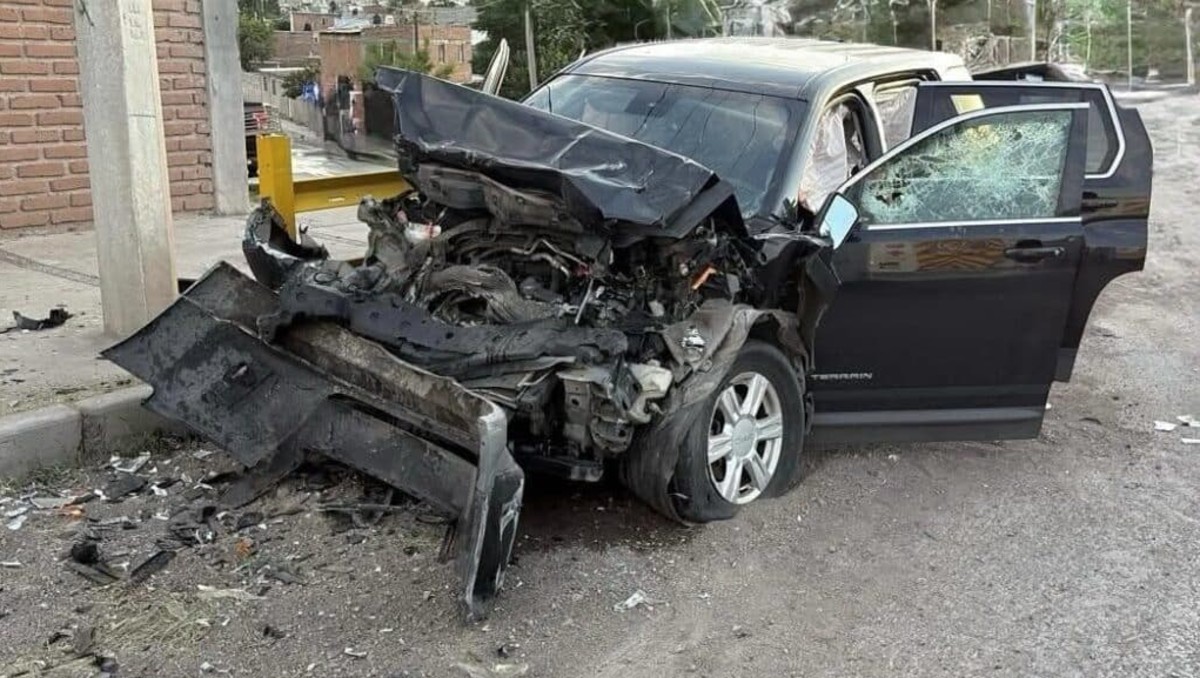 Así habría quedado la camioneta de Yanin Campos Así habría quedado la camioneta de Yanin Campos
