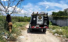 El cuerpo putrefacto de un hombre fue localizado en un terreno baldío en la colonia Valle de Santa María, en el municipio de Pesquería, Nuevo León.