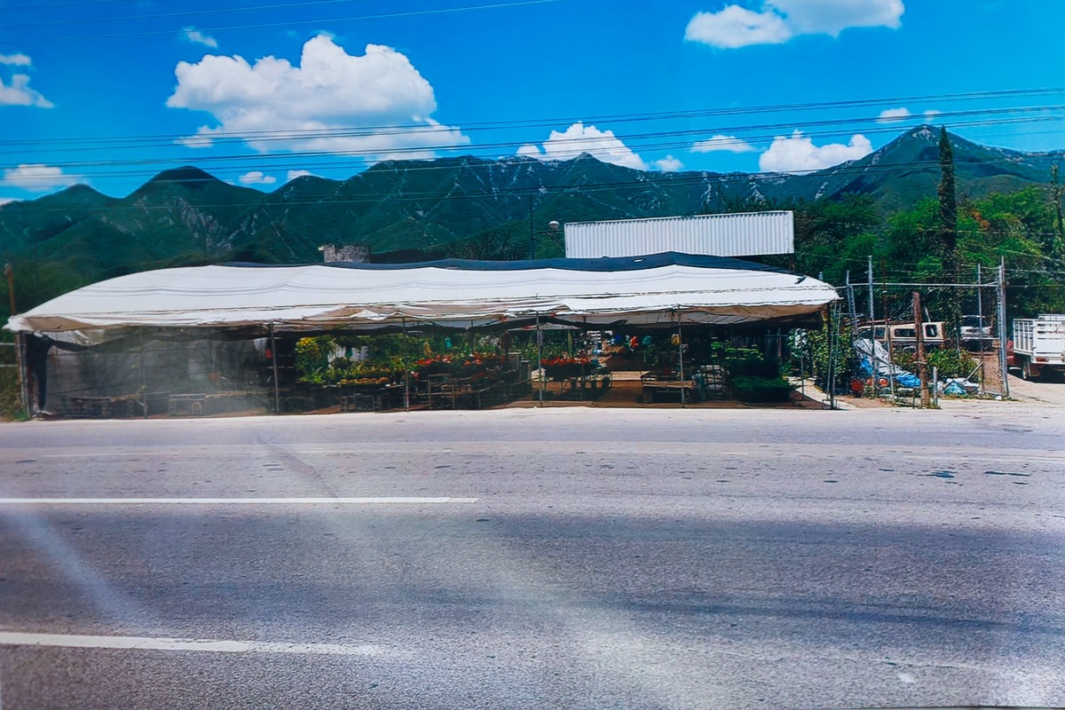Don Carlos, habitante del municipio de Santiago, Nuevo León denunció el despojo de su terreno con el que se sostenía económicamente.