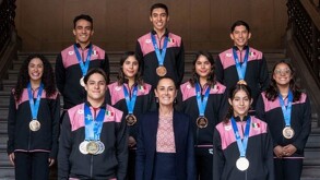 Claudia Sheinbaum recibe a delegación mexicana de clavadistas, tras Campeonato Mundial de Deportes Acuáticos 2025.
