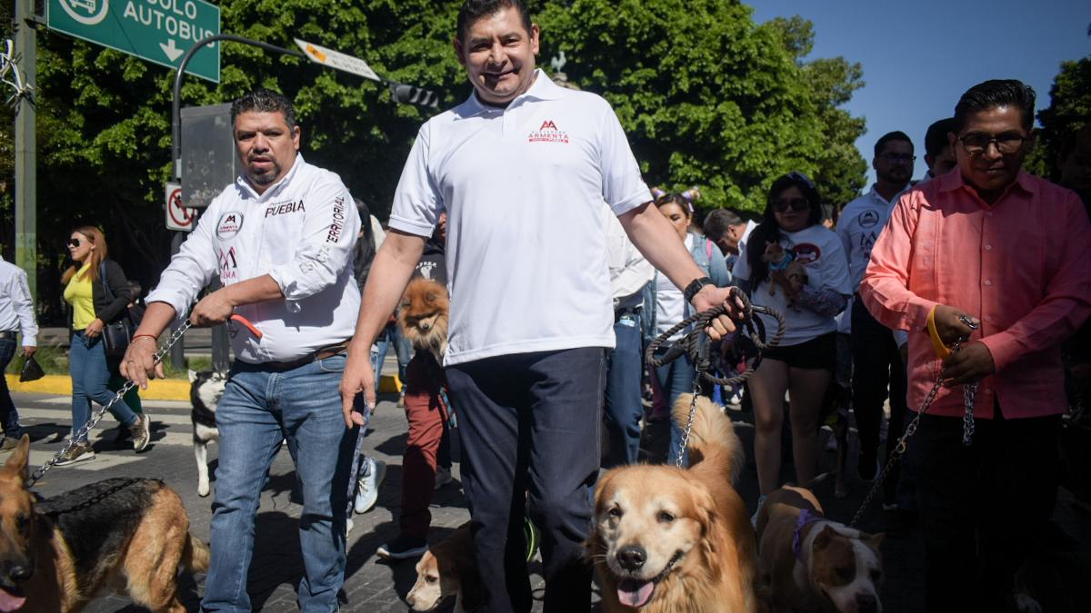 alejandro armenta con su perro tommy alejandro armenta con su perro tommy