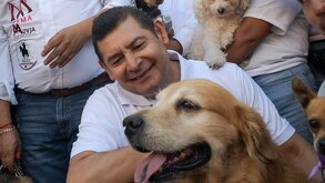 alejandro armenta con su perro