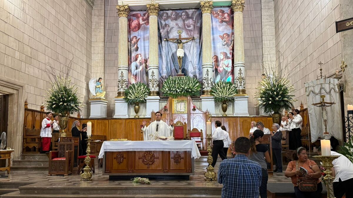 Algunos heredaron la fe de sus padres y abuelos. Otros aprendieron a honrar al Santo Cristo a través del catecismo o después de haber recibido un favor o un mil