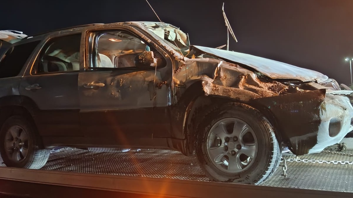 Al arribar los cuerpos de rescate, la unidad una camioneta marca Honda con placas de procedencia extranjera ya se encontraba abandonada.