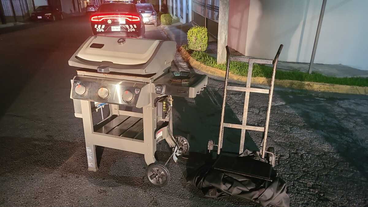 Un hombre fue detenido luego de robar un asador metálico de una casa en la colonia Las Brisas, al sur de la ciudad de Monterrey.
