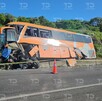 Un choque entre camión y tráiler en la autopista Guadalajara-Zapotlanejo dejó un muerto, siete heridos y generó fuerte caos vial en la zona. Un choque entre camión y tráiler en la autopista Guadalajara-Zapotlanejo dejó un muerto, siete heridos y generó fuerte caos vial en la zona.