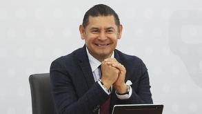 “Se acabó la fiesta”, sentenció el gobernador de Puebla al señalar la complicidad de ediles con el impulso al transporte irregular a lo largo del estado.