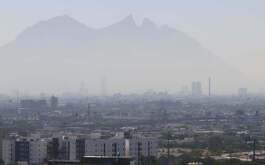 Legisladores de PAN, PRI, PRD y Morena criticaron que el Gobierno de Nuevo León esté aplazando las acciones de combate contra la contaminación ambiental.