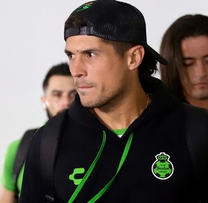 En medio de un momento complicado tras la eliminación en la Leagues Cup, el mediocampista de Santos Laguna, Javier Güémez, ha salido a dar la cara