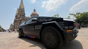 El uso de la Cybertruck como patrulla en Guadalajara revela serias fallas técnicas, altos costos y riesgos viales que cuestionan su viabilidad urbana.