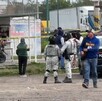 Una mujer fue asesinada por sujetos en motocicleta; su cadáver quedó tendido en el puesto de periódicos que atendía.