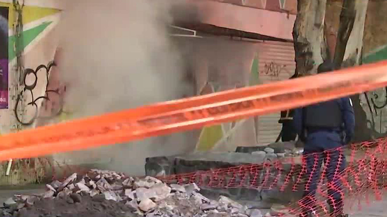 Se reportó un incendio en un local dedicado a la venta de jarciería en el mercado público Juan de la Barrera, ubicado en la colonia Juan Escutia.