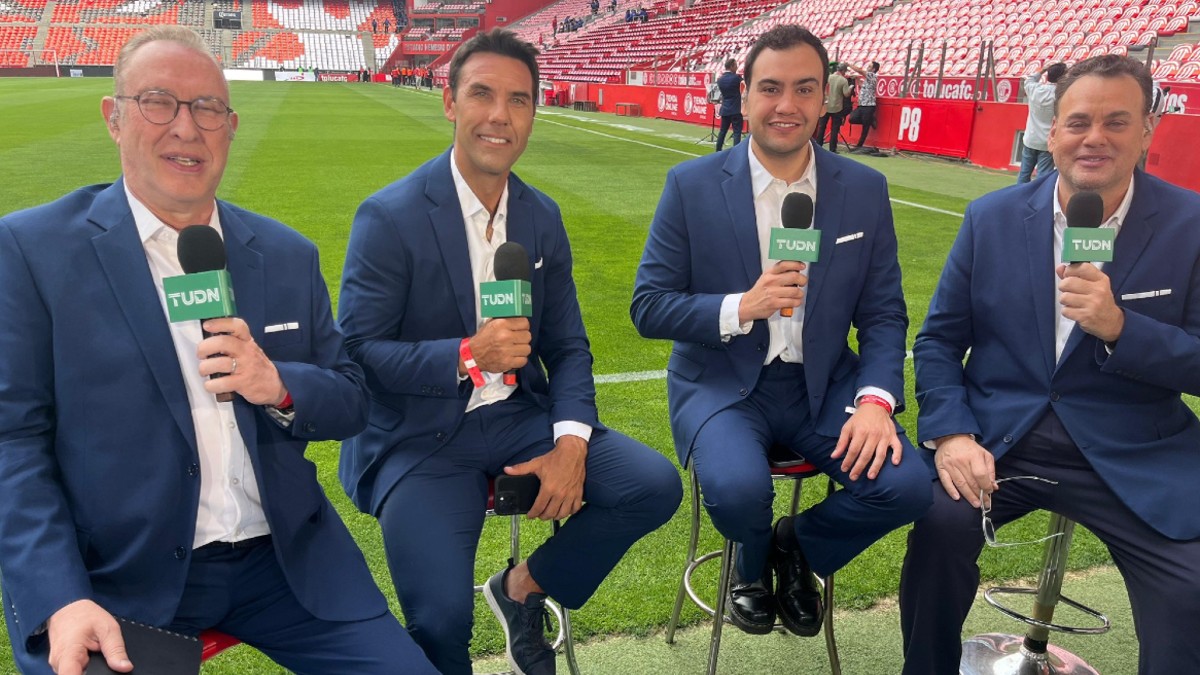 David Faitelson se ha caracterizado siempre por emitir opiniones que generan polémica, sin embargo, en TUDN éstas han provocado una tensión creciente. David Faitelson se ha caracterizado siempre por emitir opiniones que generan polémica, sin embargo, en TUDN éstas han provocado una tensión creciente.