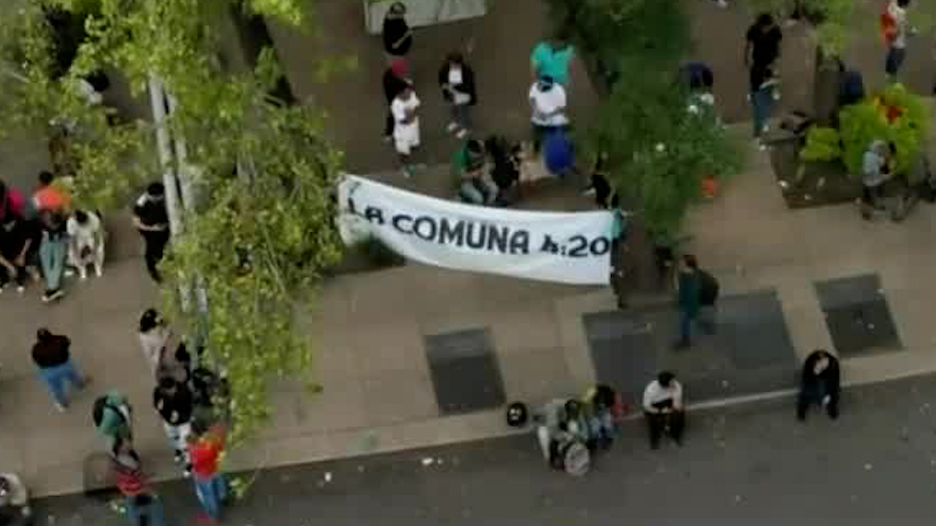 Los vecinos realizaron un bloqueo de 10 horas en el Eje Central Lázaro Cárdenas en forma de protesta por la ubicación del campamento.
