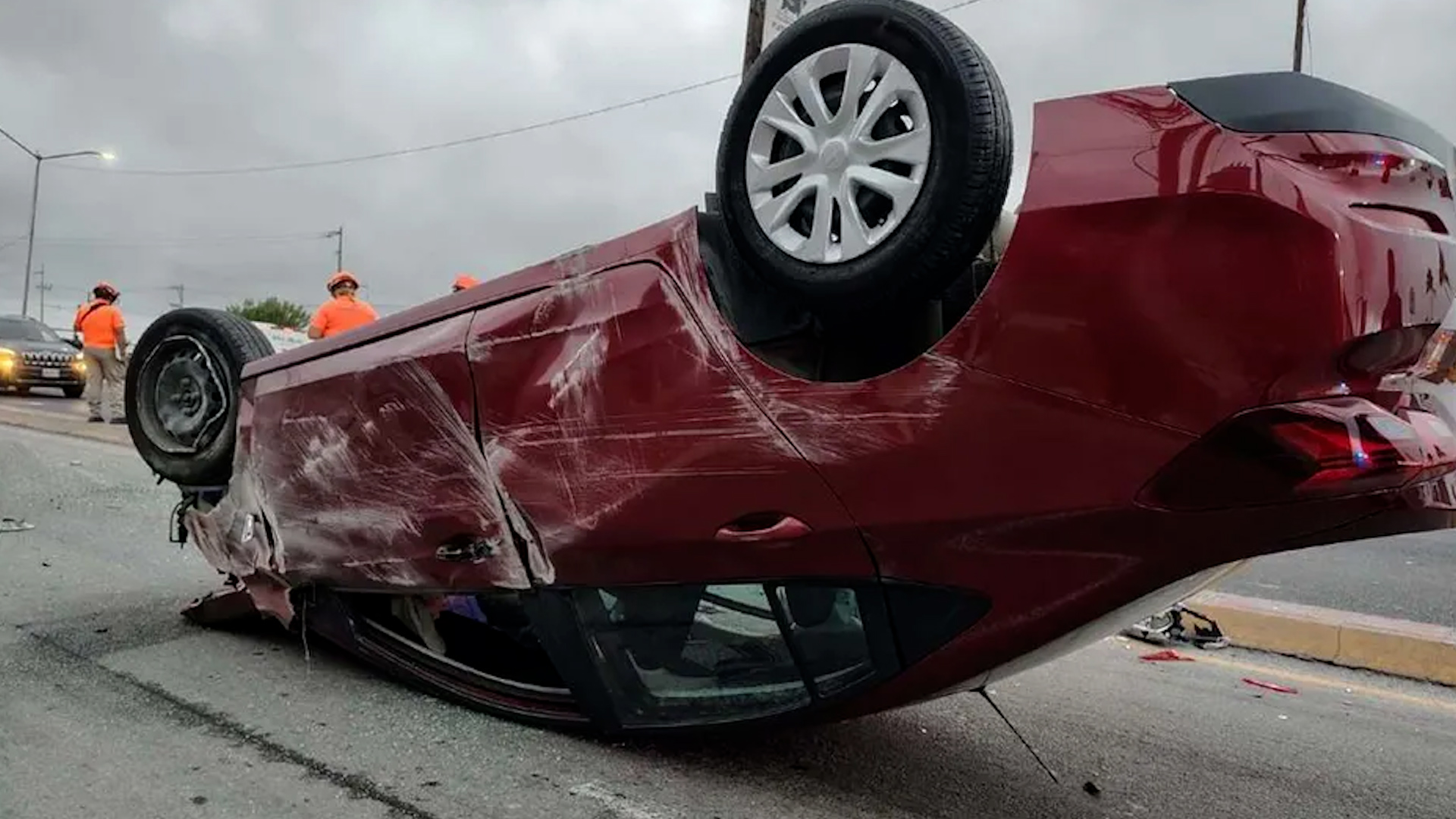 El hecho ocurrió en el kilómetro 16+500 de la carretera Monterrey-Nuevo Laredo, en el municipio de Apodaca, Nuevo León.