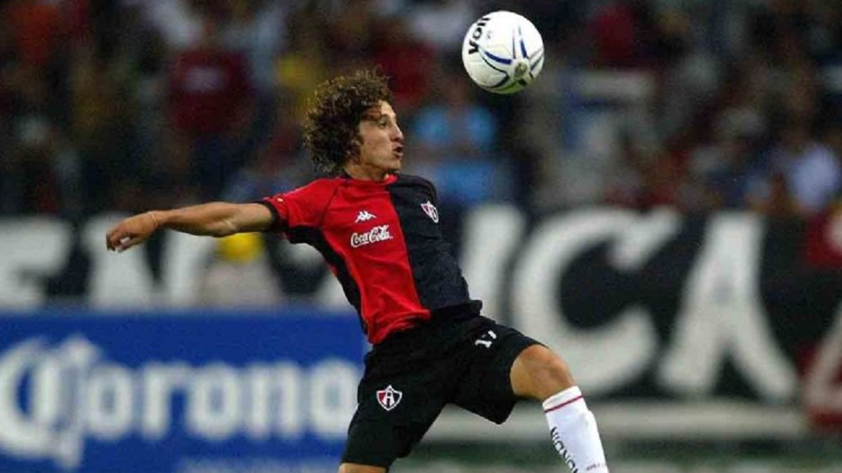 Andrés Guardado jugando en Atlas en el año 2005.