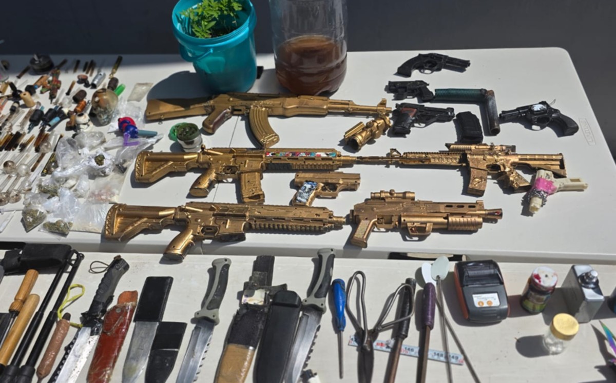 Armas, planta de marihuana y bebidas alcohólicas fueron decomisadas a los internos