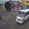 Un asaltante resultó atropellado al intentar huir, luego de que golpeó a su víctima, identificada como Mónica, mira aquí el video del momento.