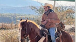 Un joven originario del municipio de León, quien era conocido con cariño como “El Patrón”, falleció trágicamente luego de sufrir una caída de su caballo.