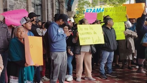 Manifestaciones, bloqueos e incluso confrontaciones entre grupos de comerciantes han afectado la operación de La Purísima, tras la disputa por su control.