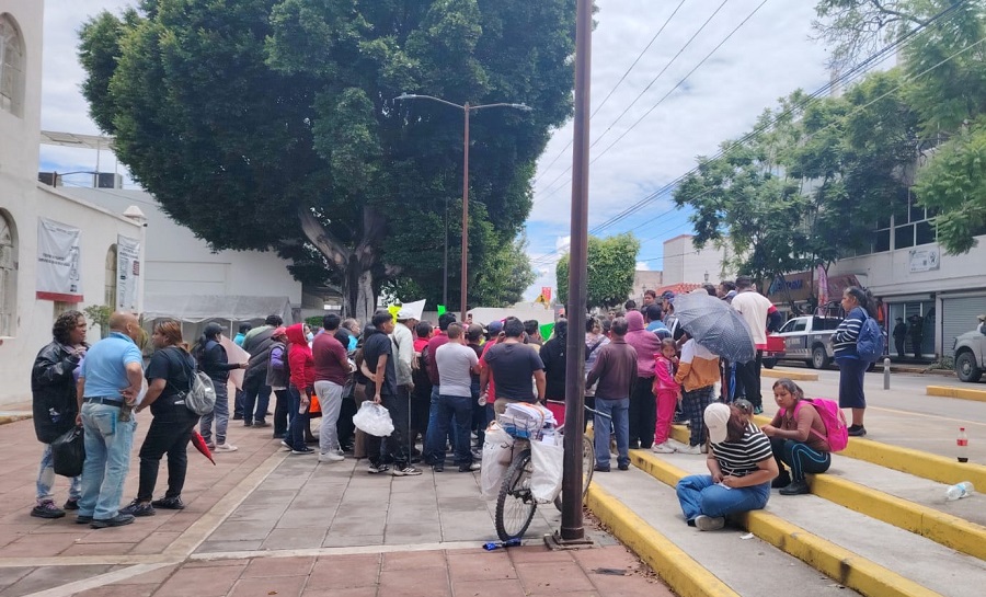 Manifestaciones, bloqueos e incluso confrontaciones entre grupos de comerciantes han afectado la operación de La Purísima, tras la disputa por su control.