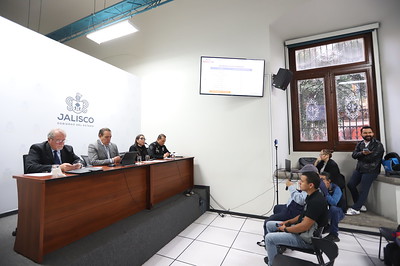 El fiscal de Jalisco admite que aún no reciben el dictamen médico forense clave para esclarecer la muerte de Eréndira durante una cirugía estética.