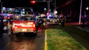 Hombres armados en motocicleta asesinan a un conductor en Tehuacán, pese a su intento de huida. Hallan casquillos, pero los sicarios escapan. Más detalles aquí.