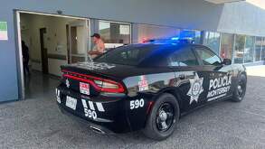 Policías de Monterrey salvan a niño que se atragantaba con comida