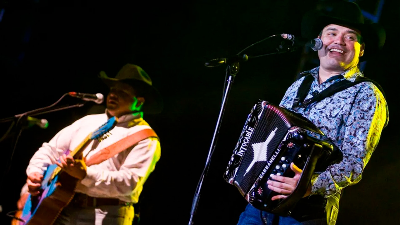 La presidenta Claudia Sheinbaum anunció una colaboración especial con el grupo Intocable para apoyar a los migrantes.