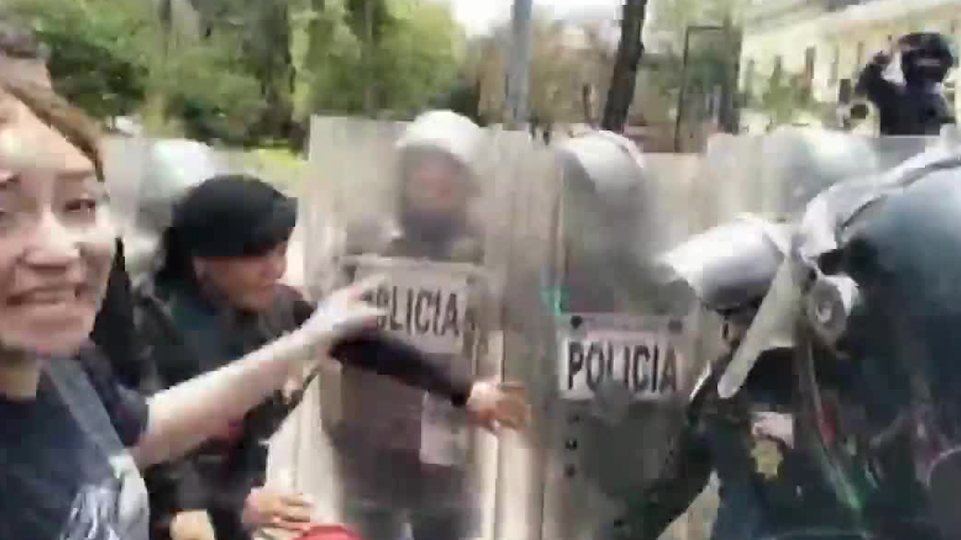 Los vecinos de las colonias Centro y Guerrero demostraron furiosos su descontento por la reubicación de estos campamentos.