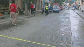 El incidente ocurrió sobre la calle Reforma, justo frente a una farmacia, donde testigos reportaron a los números de emergencia la presencia de un hombre incons