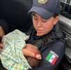 Policías del municipio de Escobedo, Nuevo León rescataron a un bebé que se encontraba dentro de un tejaban en llamas en la colonia Santa Martha. Policías del municipio de Escobedo, Nuevo León rescataron a un bebé que se encontraba dentro de un tejaban en llamas en la colonia Santa Martha.