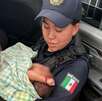 Policías del municipio de Escobedo, Nuevo León rescataron a un bebé que se encontraba dentro de un tejaban en llamas en la colonia Santa Martha.