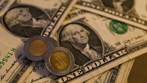 El valor del peso mexicano cambia diariamente frente al dólar