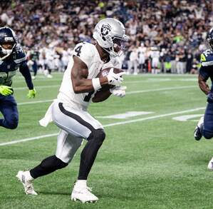 La franquicia 'Silver and Black' comenzó su preparación rumbo a la temporada 2025-26 en la NFL.