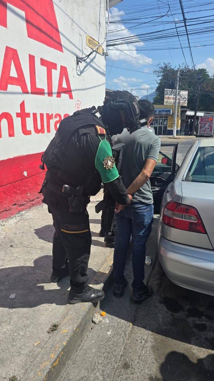 Un hombre fue detenido en el municipio de Guadalupe, Nuevo León por presuntamente dedicarse a la venta de animales exóticos protegidos.