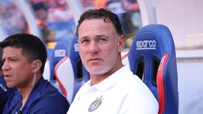 Gabriel Milito director técnico de Chivas.